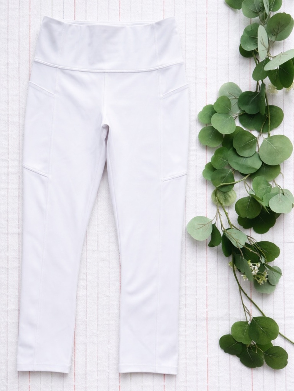Athleta White Capri Leggings Ultimate Stash Hi Capri High Rise Athletic Yoga
